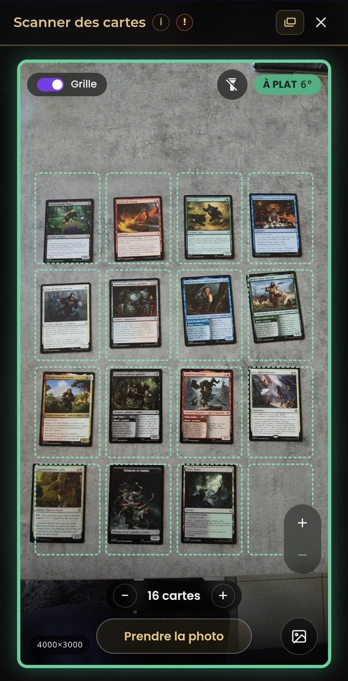 Scan de cartes Magic en bulk sur téléphone : une seule photo détecte des dizaines de cartes à la fois ; la grille est un simple repère optionnel